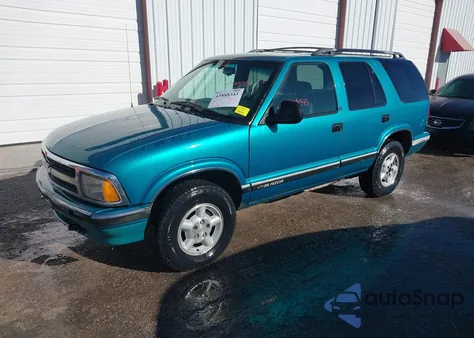 1996 Chevrolet Blazer из США, поврежденный, VIN 1GNDT13W2T2139786